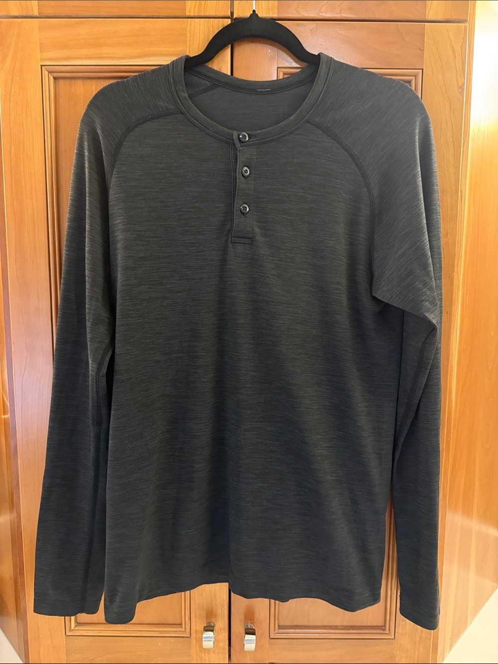 Lululemon Men's Long-Sleeve Three Button Henley Shirt in Midnight Heather